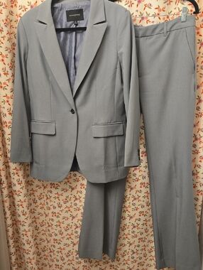 Banana Republic Light Gray Women's Suit Jacket and Pants